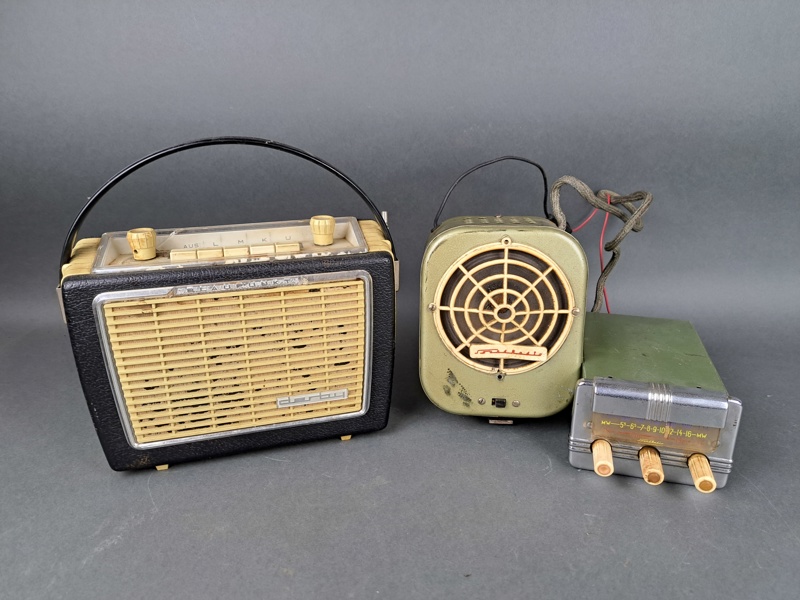 Radioapparater bl.a. Soundradio SR 102