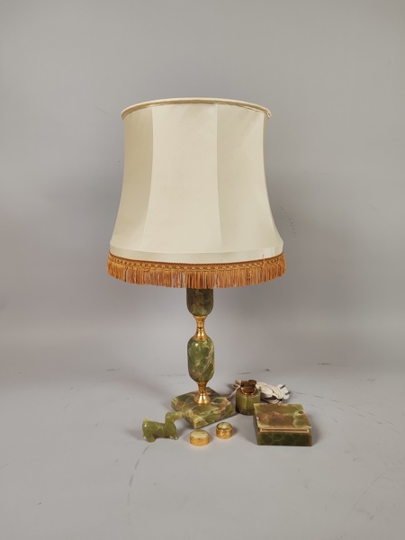 Parti diverse, Onyx bl.a. lampa