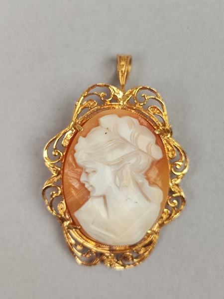 Hänge med Camé, 18 k Guld