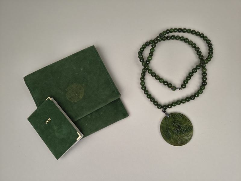 Halsband med hänge, grön Jade Jka Kohle & Co, silverspänne