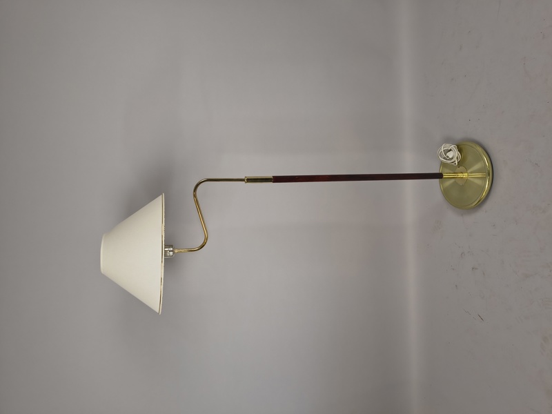 Golvlampa, Belysia AB