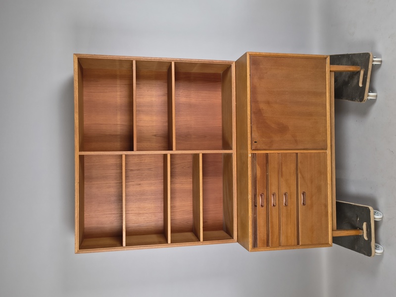 Bokhylla med underskåp, teak & bok