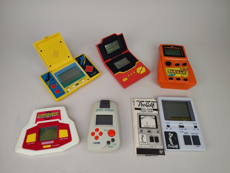 Spelkonsoler, Game & Watch, handhållna bl.a. Pac-man