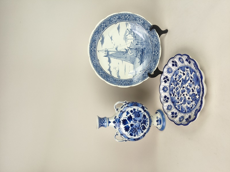 Porslin 3 delar, bl.a. Delft