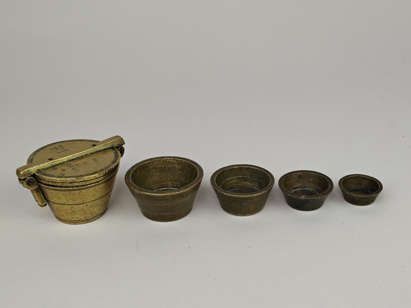 Skålmått, mässing , krönt & Daterad 1840