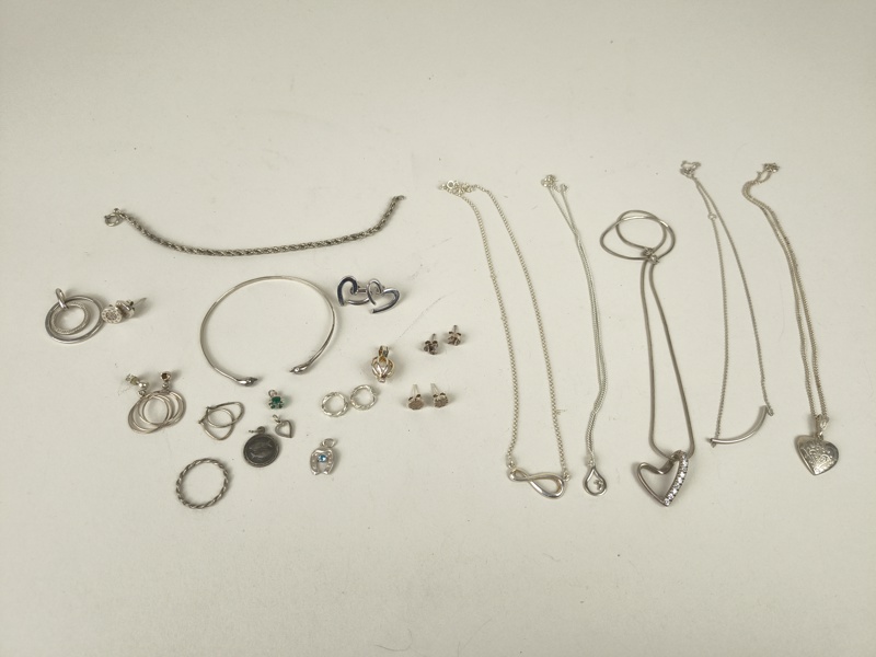 Silversmycken/skrotsilver bl.a. Thomas Sabo