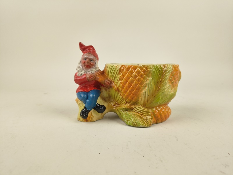 Ytterfoder, Tomte, Terrakotta