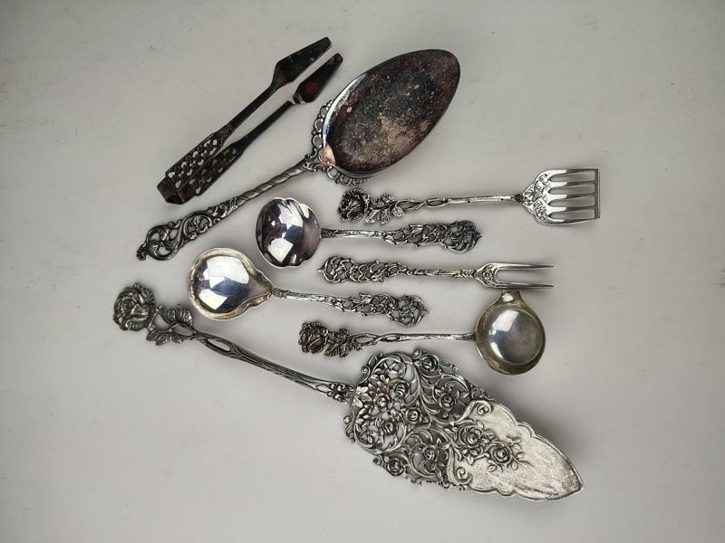 Silverföremål bl.a. kakspade