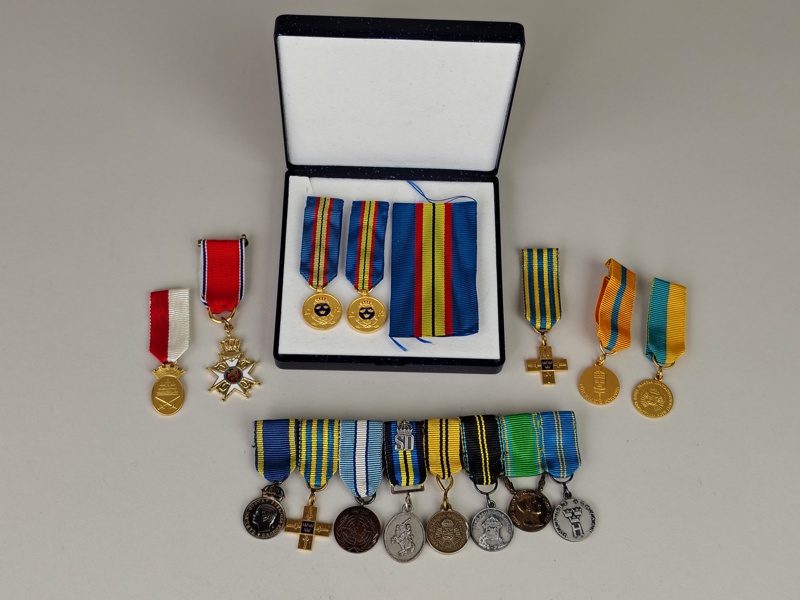 Medaljer, Miniatyr bl.a. FN, Skånska Dragon Regementet, För rikets försvar m.fl.