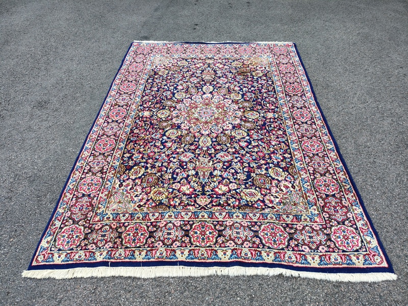Större Orientalisk matta, handknuten