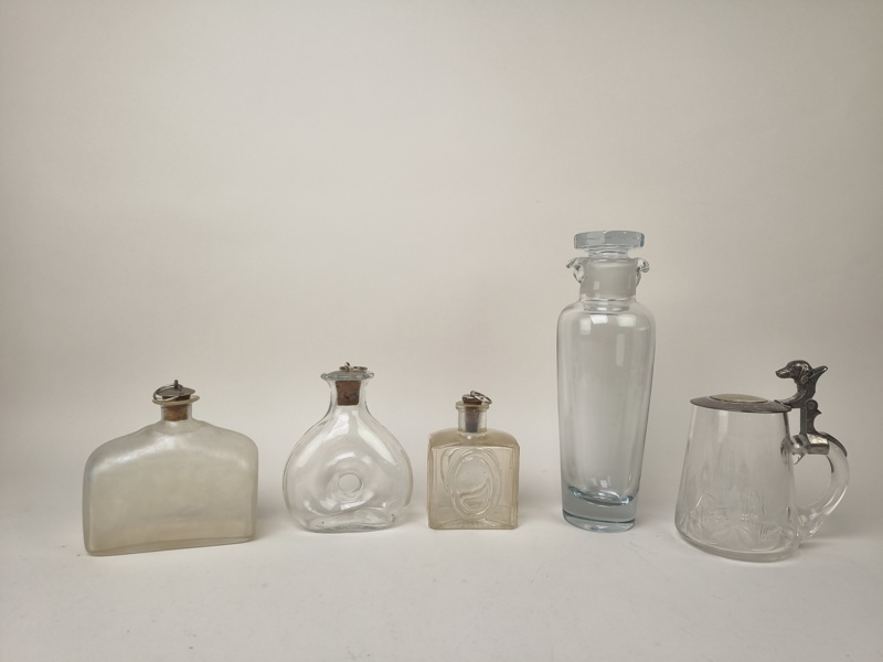 Glas, 5 delar bl.a. karaffer