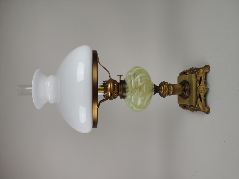 Bordsfotogenlampa, Jugend, Uranglas