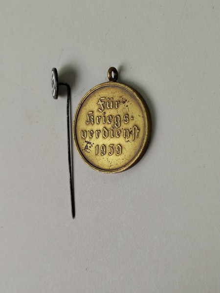 Medalj & Nål, NSDAP, WWII bl.a. föör tjänstmedalj