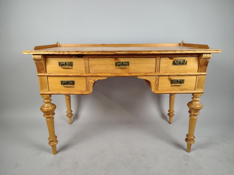 Skrivbord, furu
