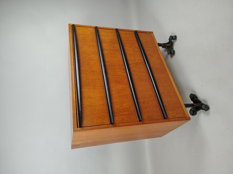 Byrå, Teak