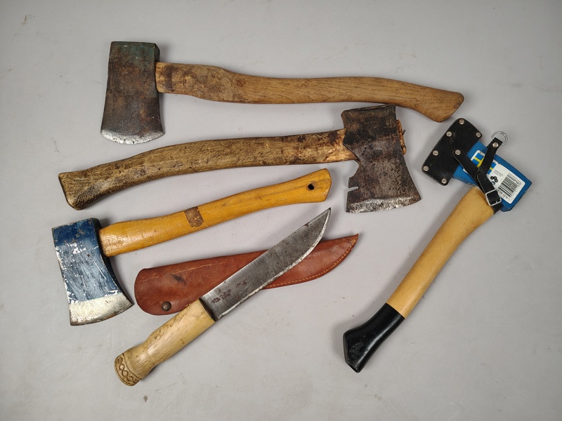 Yxor & kniv bl.a. Wetterling