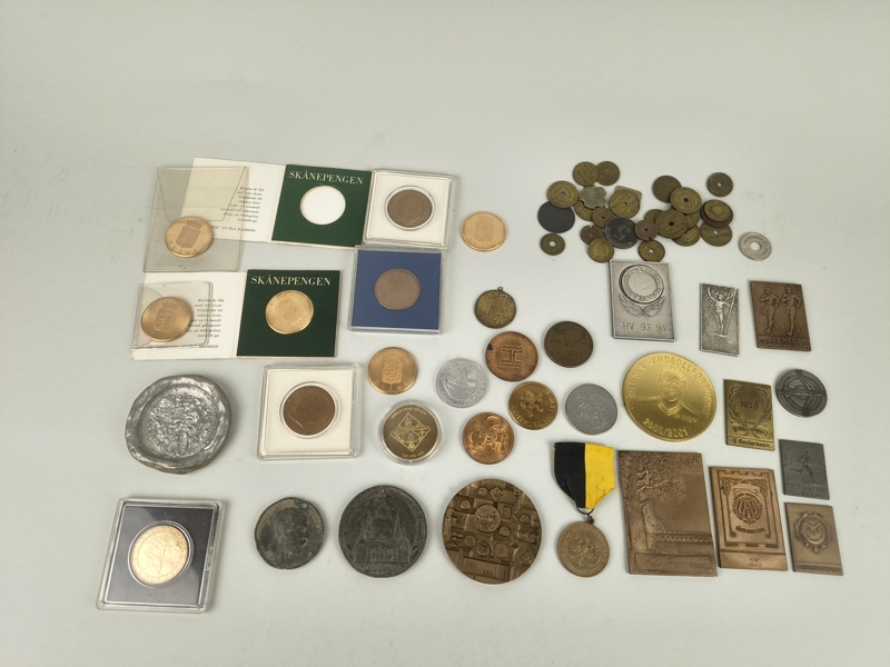 Parti medaljer, lokalmynt m.fl.