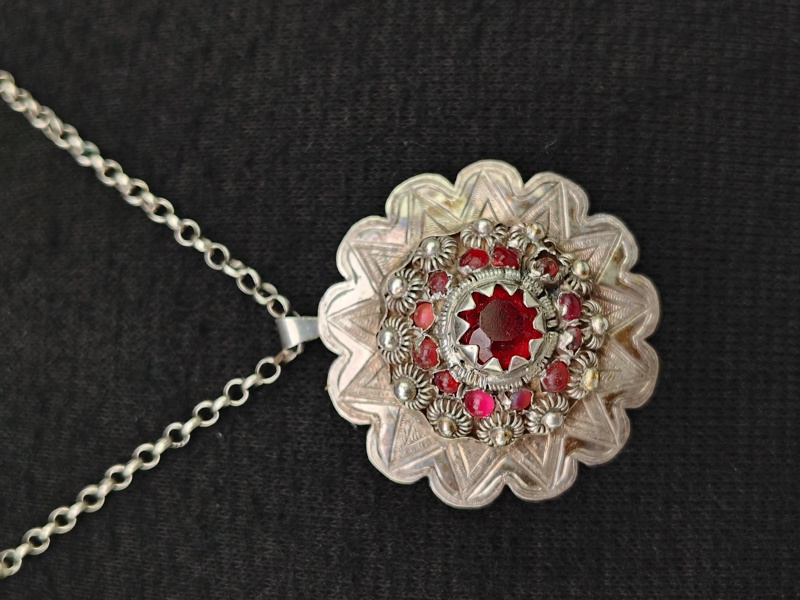 Halsband med hänge, Silver 1800-tal
