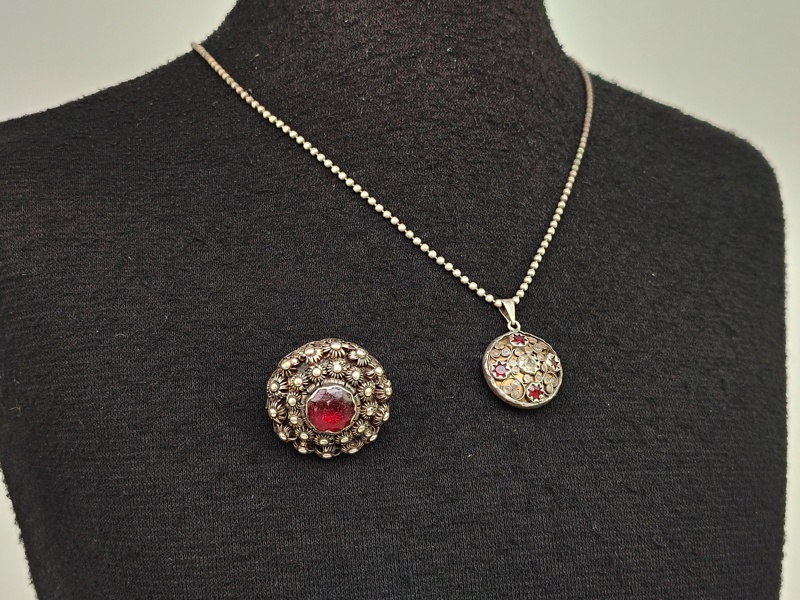 Brosch & Halsband med hänge, Silver & Fluxsten, Allmoge