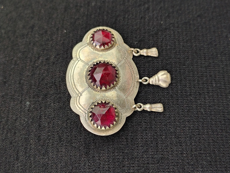Brosch/dräktsmycke, Silver & Fluxsten, Allmoge