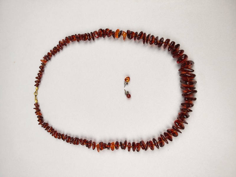 Halsband & Öronhänge, Bärnsten
