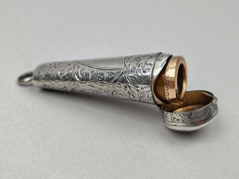 Cigarettmunstycke med Guldkant 9 k i Silver Etui, England