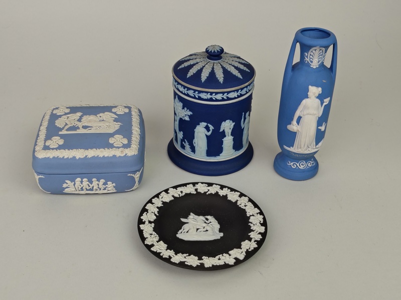 Wedgwoodporslin, England 4 delar