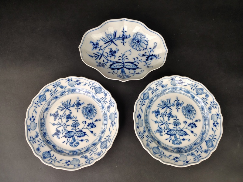 Tallrikar & fat, "Lökmönster" Meissen, 3 delar
