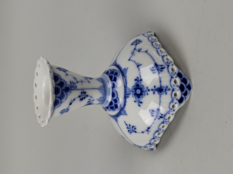 Ljusstake, "Helblond" no 1138 Musselmalet Royal Copenhagen