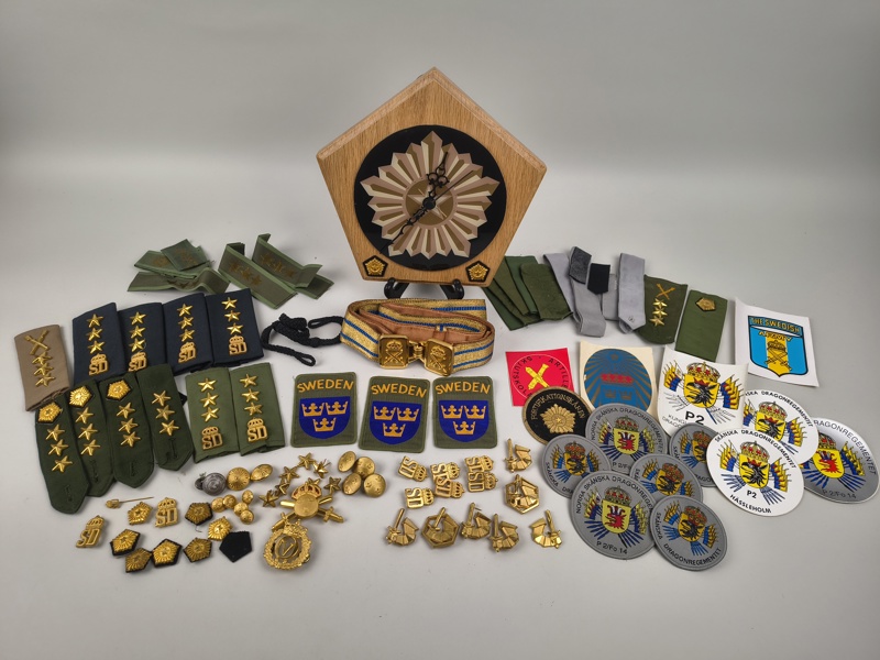 Parti Militära Emblem, knappar, pins m.fl.