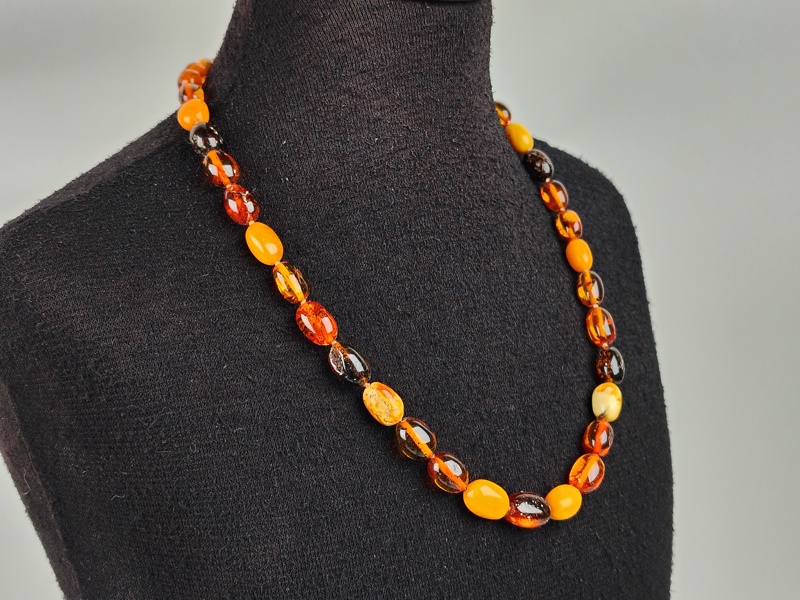 Halsband, Bärnsten