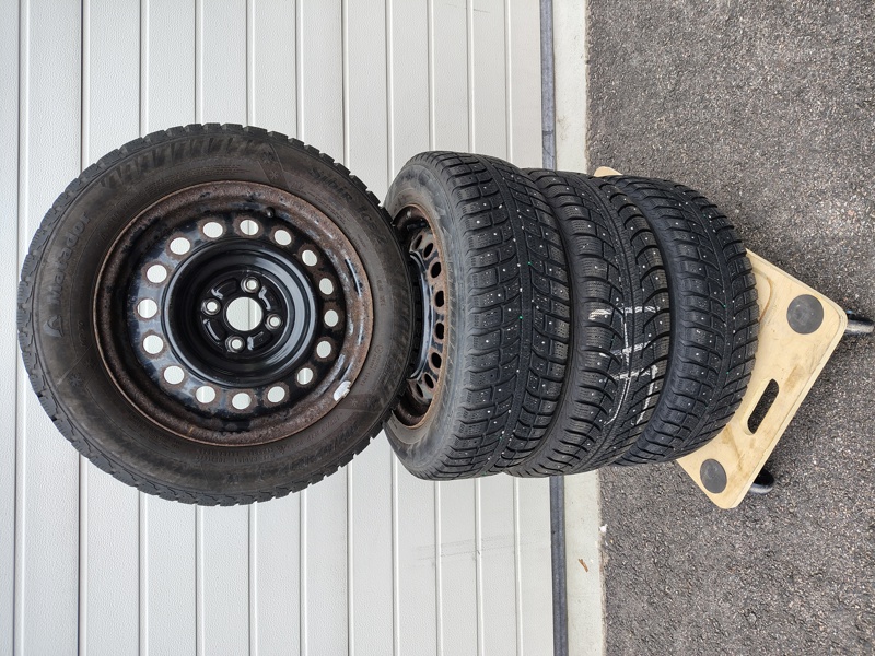 Dubbdäck 185/65-15, på fälg