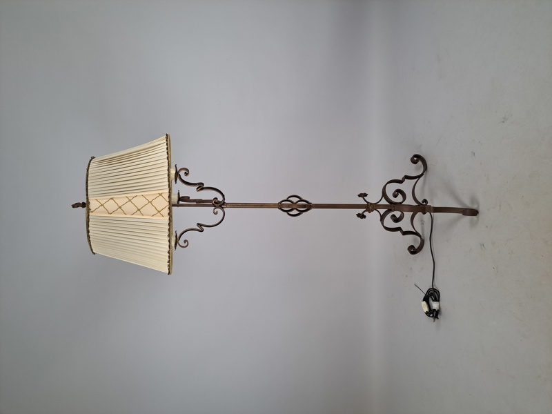 Golvlampa, smide