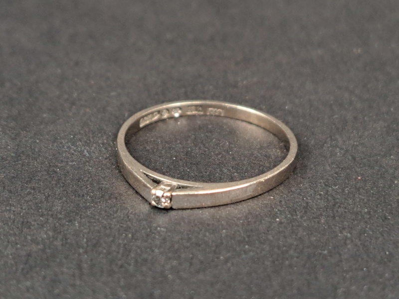 Ring 18 k Vitt Guld med diamant, 0,04 ct