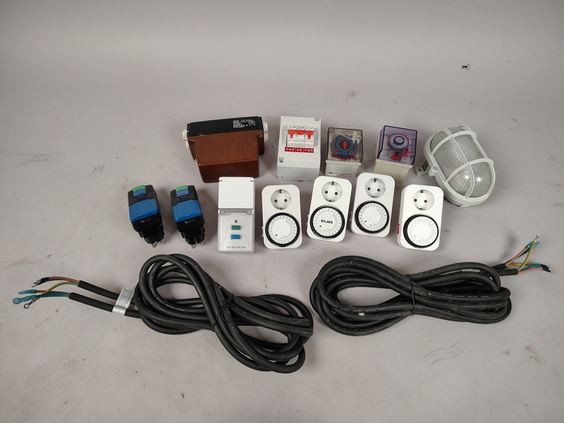 Parti El-tillbehör bl.a Kabel