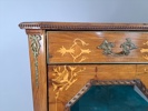Vitrinskåp, Louis XVI-stil