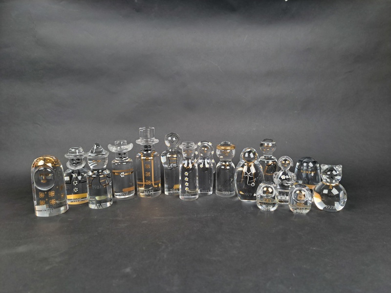 Glaskonst 16 st, "Familjen" Göran Wärff Kosta, signerade