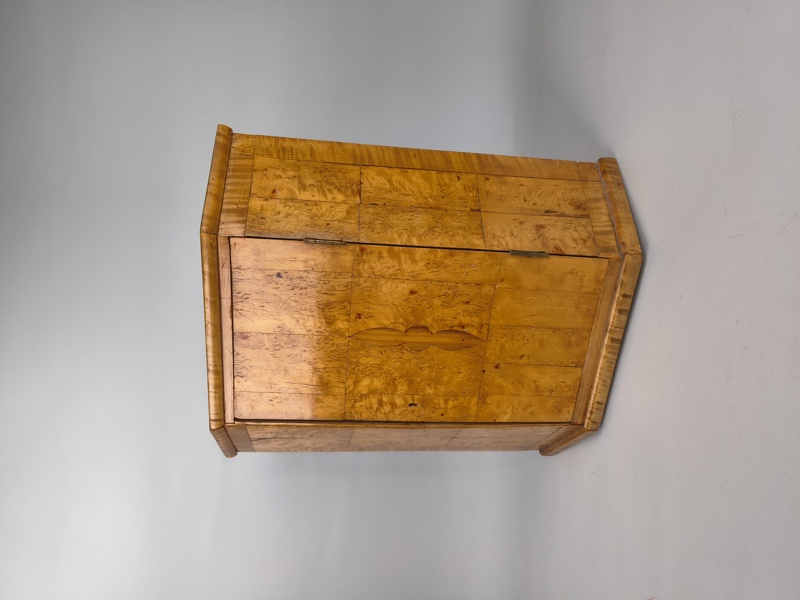 Vägghörnskåp, Björk