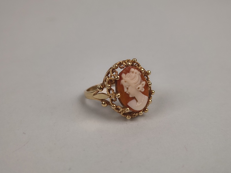 Ring, 18 k Guld & Camé