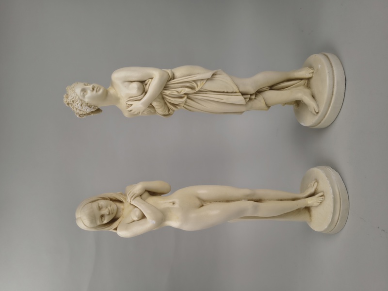 Skulpturer 2 st, Konstmassa