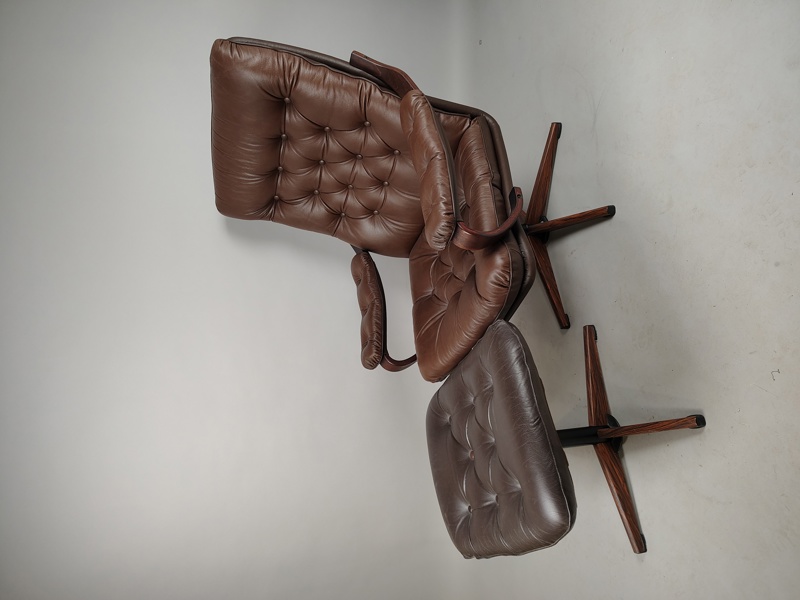 Snurrfåtölj med fotpall, skinn