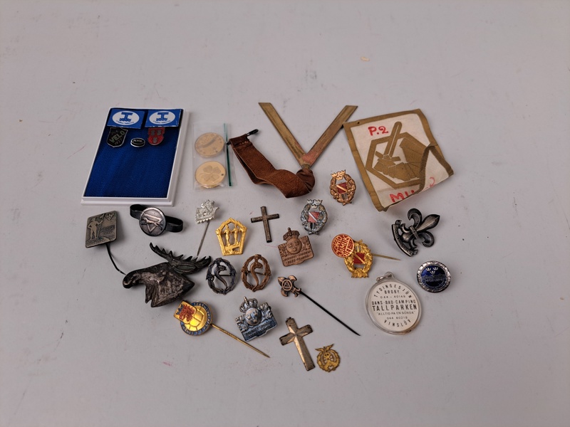 Parti pins bl.a. Velo