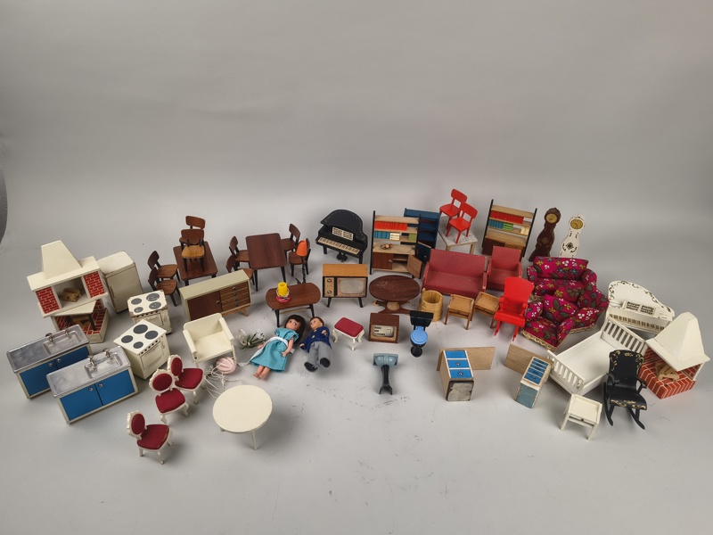 Parti Dockhusmöbler