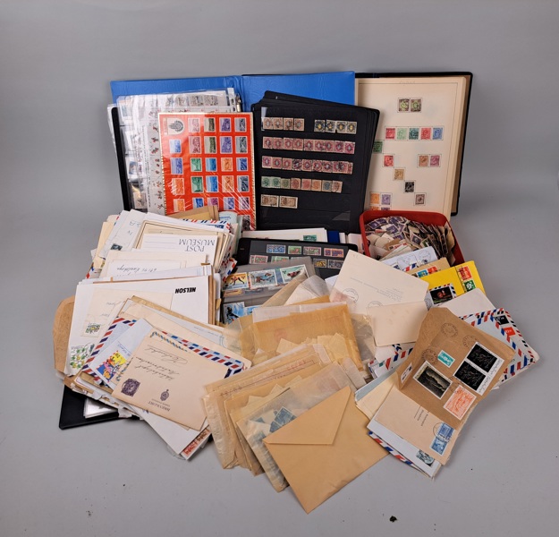 Parti frimärken & osorterade brev