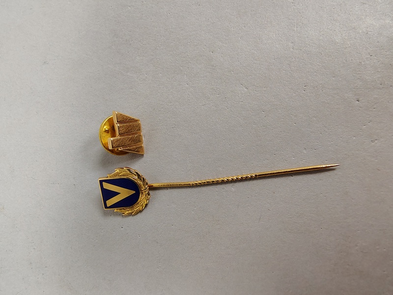 Pin & nål, 18 k Guld, bl.a. Claës Giertta