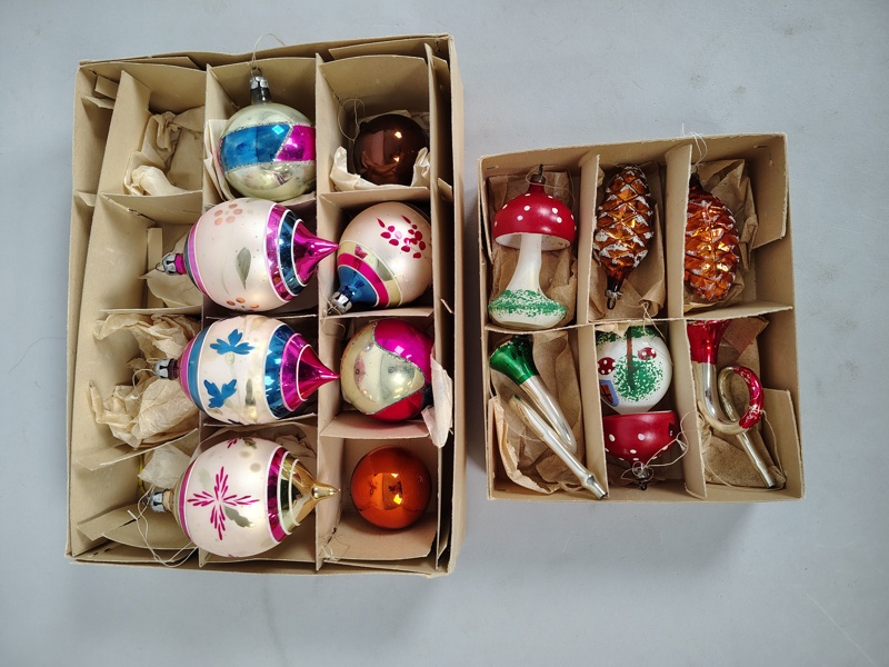 Äldre julgranskulor, glas