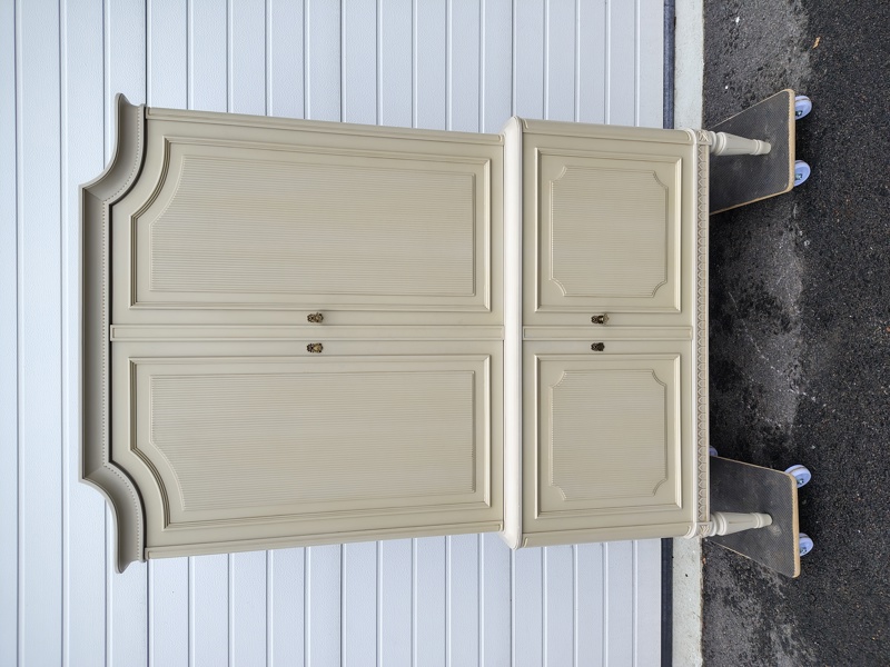 Linneskåp, Axet-modell/Gustaviansk-stil, Blomstermåla Möbelfabrik