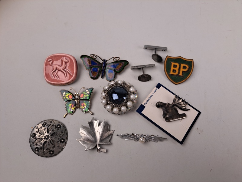 Broscher & puns bl.a. Knut Wallberg Vittsjö