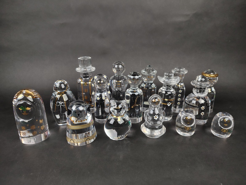 Glaskonst, "Familjen" Göran Wärff Kosta, 16 delar