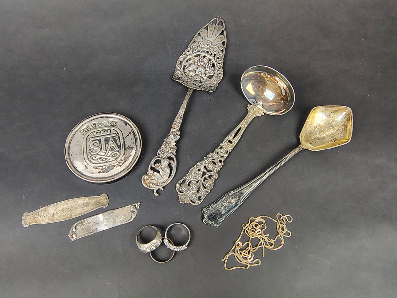 Diverse silver bl.a. tårtspade, ringar m.fl.